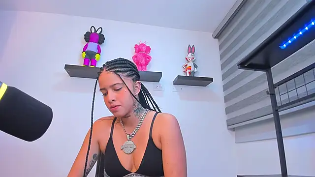 Snapshot of Gangster_Girl chatting on 09-17-25, 03:30 Gangster Girl online show from 09-17-25, 03:30