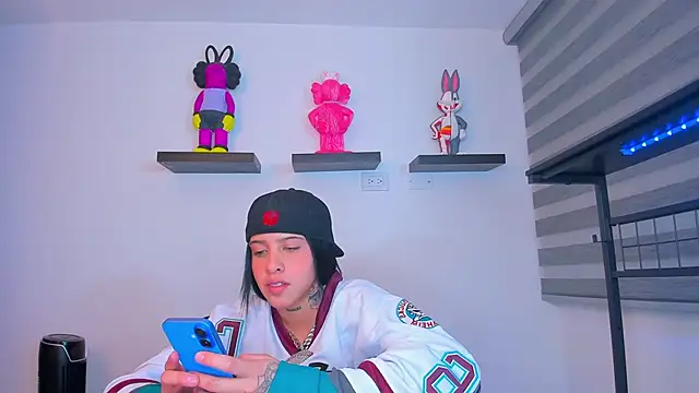 Snapshot of Gangster_Girl chatting on 10-14-25, 11:16 Gangster Girl online show from 10-14-25, 11:16