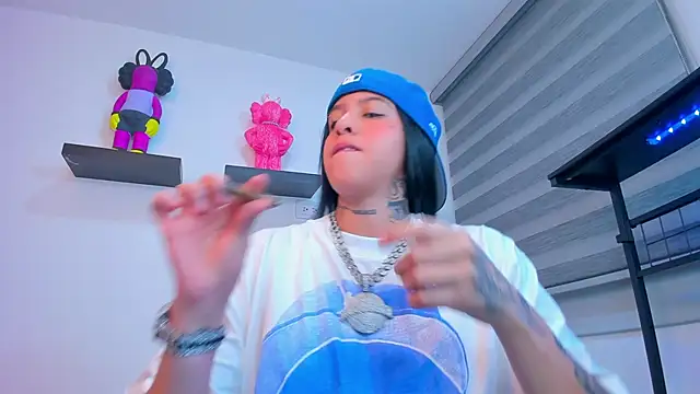 Snapshot of Gangster_Girl chatting on 10-28-25, 01:20 Gangster Girl online show from 10-28-25, 01:20