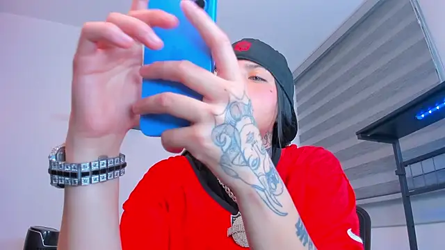 Snapshot of Gangster_Girl chatting on 11-12-25, 01:39 Gangster Girl online show from 11-12-25, 01:39