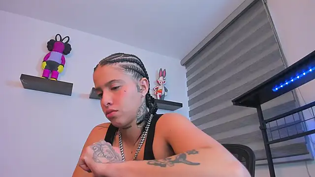 Snapshot of Gangster_Girl chatting on 11-30-25, 02:43 Gangster Girl online show from 11-30-25, 02:43