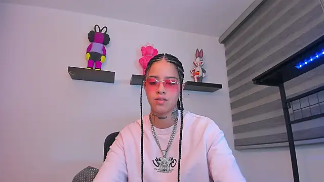 Snapshot of Gangster_Girl chatting on 12-23-25, 04:10 Gangster Girl online show from 12-23-25, 04:10