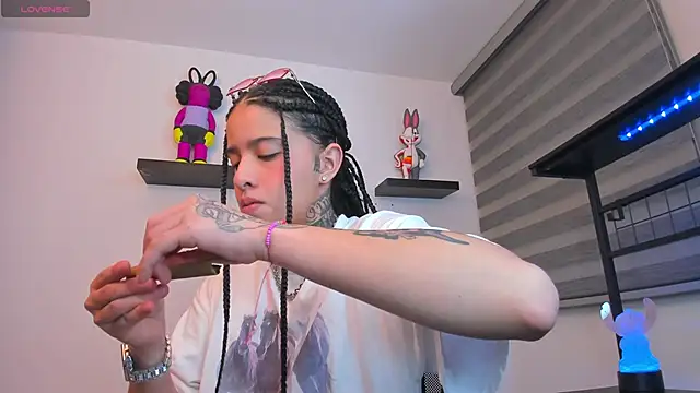 Snapshot of Gangster_Girl chatting on 01-13-26, 03:23 Gangster Girl online show from 01-13-26, 03:23