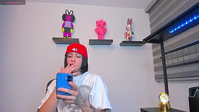 Snapshot of Gangster_Girl chatting on 02-23-26, 02:42 Gangster Girl online show from 02-23-26, 02:42