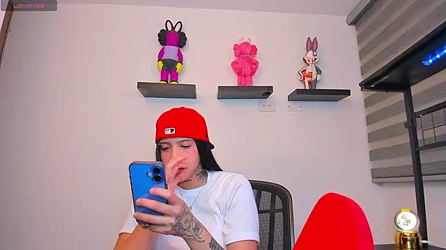 Snapshot of Gangster_Girl chatting on 03-12-26, 06:30 Gangster Girl online show from 03-12-26, 06:30