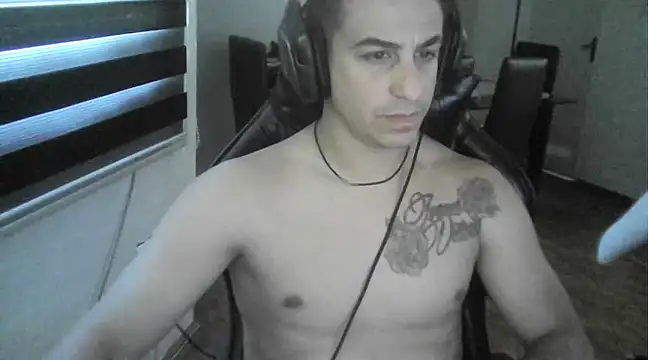 Snapshot of Ghostman89 chatting on 12-20-24, 04:36 Ghostman89 online show from 12-20-24, 04:36