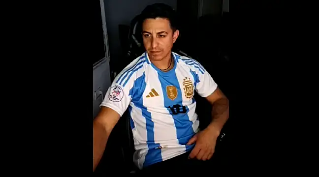 Snapshot of Ghostman89 chatting on 01-05-25, 01:03 Ghostman89 online show from 01-05-25, 01:03