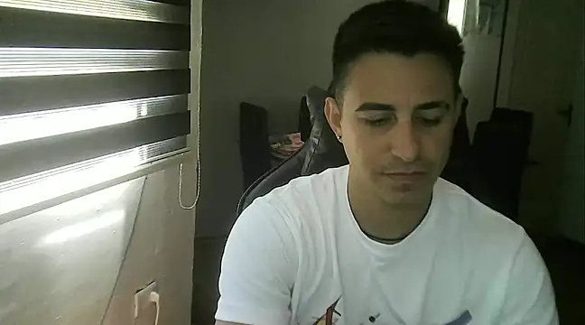 Snapshot of Ghostman89 chatting on 01-15-25, 05:47 Ghostman89 online show from 01-15-25, 05:47