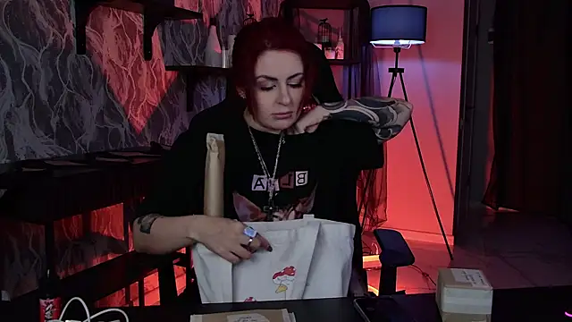 Lana  May online show from 12-17-25, 09:15