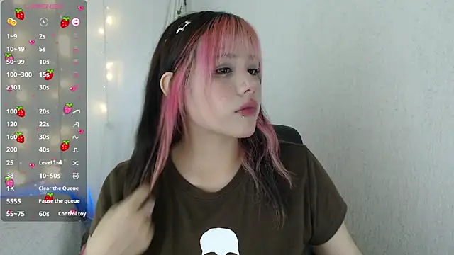 Snapshot of mixie_cute chatting on 12-22-24, 08:58 mixie cute online show from 12-22-24, 08:58