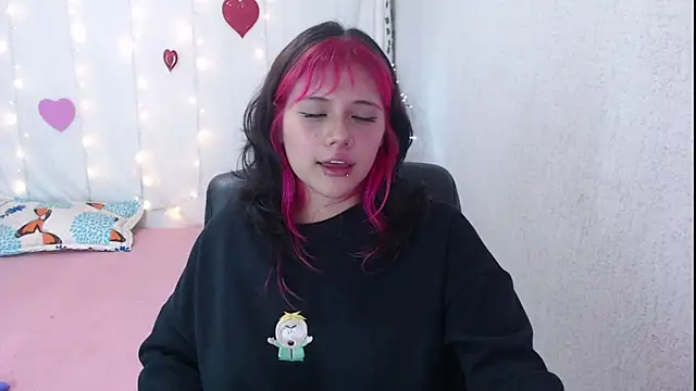 Snapshot of mixie_cute chatting on 02-18-25, 10:58 mixie cute online show from 02-18-25, 10:58