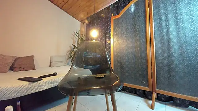 Snapshot of EmiGomez_ chatting on 01-12-25, 10:43 EmiGomez online show from 01-12-25, 10:43