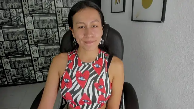 Snapshot of EmiGomez_ chatting on 02-10-25, 08:21 EmiGomez online show from 02-10-25, 08:21