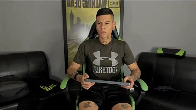 Snapshot of jamesinked_ chatting on 12-21-24, 12:31 jamesinked  online show from 12-21-24, 12:31