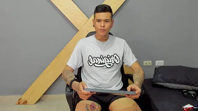 Snapshot of jamesinked_ chatting on 12-27-24, 06:42 jamesinked  online show from 12-27-24, 06:42