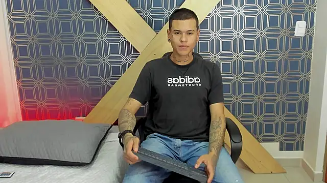 Snapshot of jamesinked_ chatting on 01-07-25, 01:57 jamesinked  online show from 01-07-25, 01:57