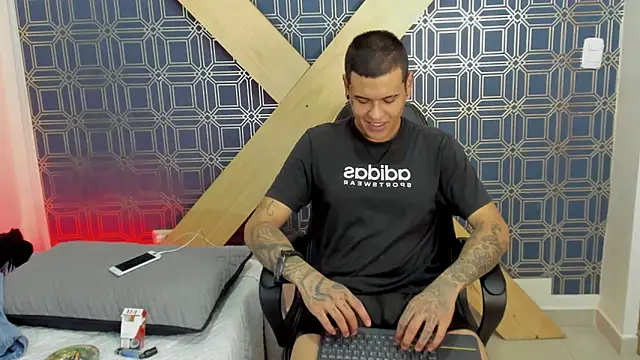 Snapshot of jamesinked_ chatting on 01-07-25, 04:59 jamesinked  online show from 01-07-25, 04:59