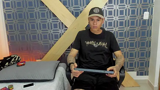 Snapshot of jamesinked_ chatting on 01-09-25, 03:44 jamesinked  online show from 01-09-25, 03:44