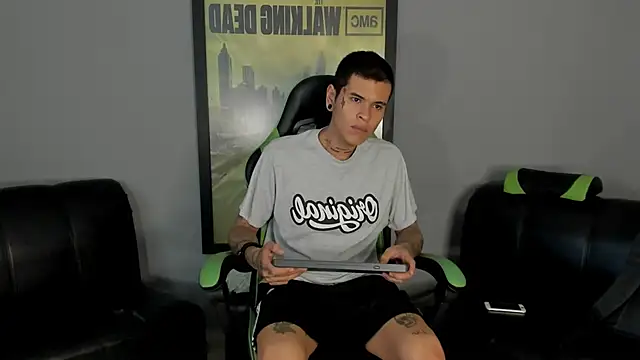 Snapshot of jamesinked_ chatting on 01-30-25, 04:24 jamesinked  online show from 01-30-25, 04:24