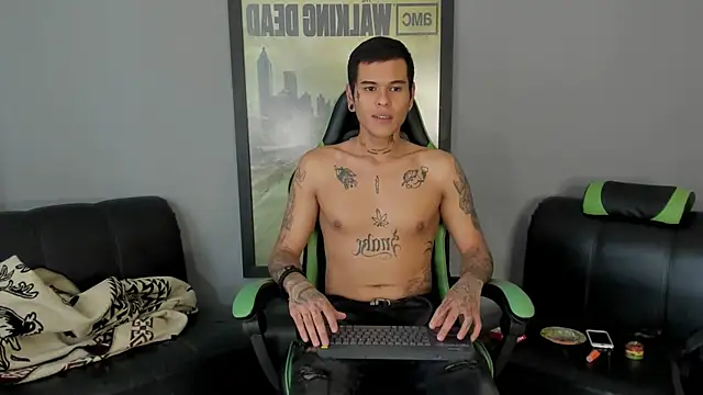 Snapshot of jamesinked_ chatting on 02-17-25, 07:10 jamesinked  online show from 02-17-25, 07:10