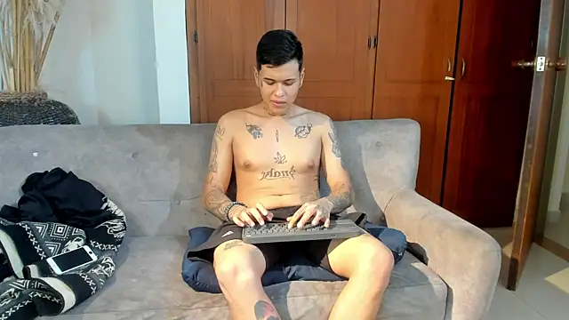 Snapshot of jamesinked_ chatting on 10-13-25, 07:36 jamesinked  online show from 10-13-25, 07:36