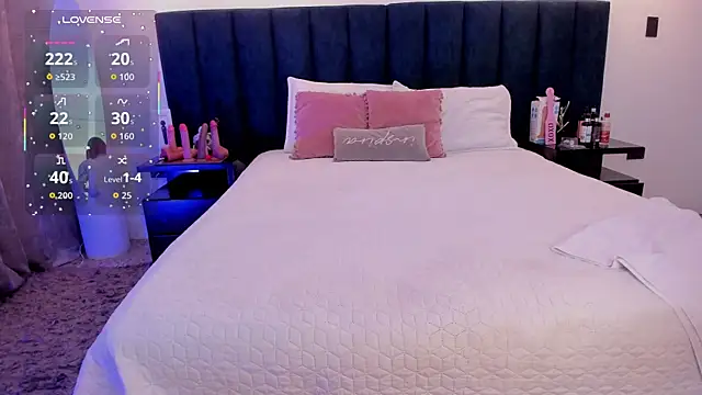 Snapshot of susyy7 chatting on 10-22-25, 03:40 susyy7 online show from 10-22-25, 03:40