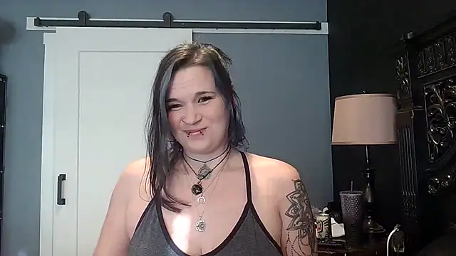 Snapshot of CherryWilde chatting on 01-13-26, 04:23 CherryWilde online show from 01-13-26, 04:23