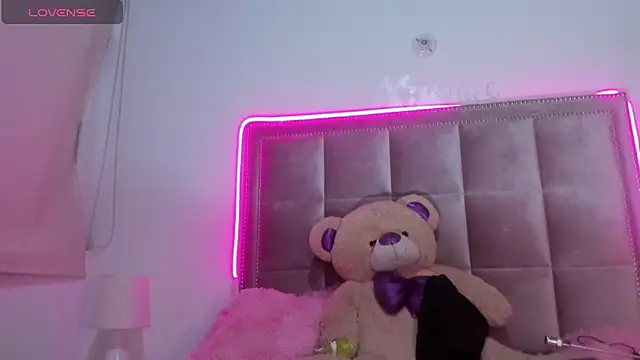 Snapshot of Melody_Ds chatting on 12-27-24, 11:53 Melody Ds online show from 12-27-24, 11:53