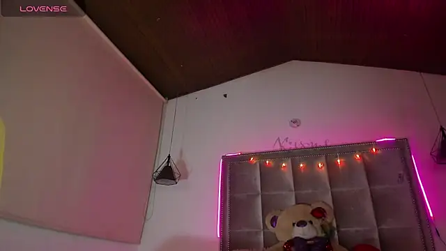 Snapshot of Melody_Ds chatting on 02-11-25, 01:10 Melody Ds online show from 02-11-25, 01:10