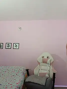 Snapshot of sophie_pazz chatting on 05-21-26, 10:06 sophie pazz online show from 05-21-26, 10:06