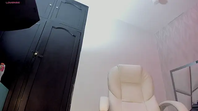 Victoriaa millers online show from 06-12-26, 08:08