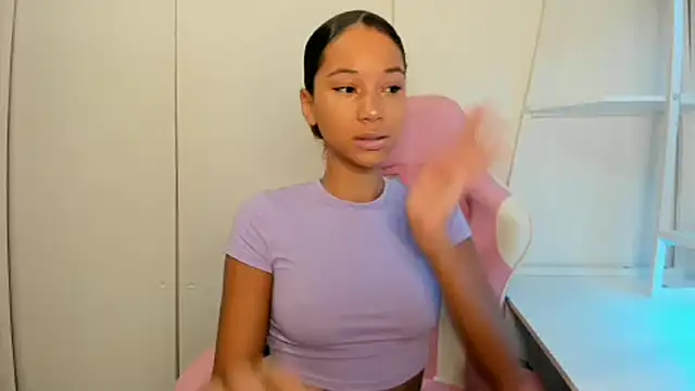 Snapshot of cedaya444 chatting on 12-27-24, 01:43 cedaya444 online show from 12-27-24, 01:43