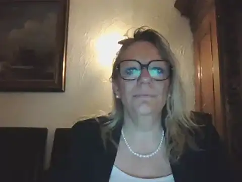 Snapshot of Silkesquirt chatting on 12-10-24, 07:16 Silkesquirt online show from 12-10-24, 07:16