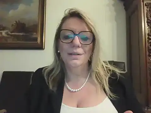 Snapshot of Silkesquirt chatting on 12-10-24, 10:17 Silkesquirt online show from 12-10-24, 10:17