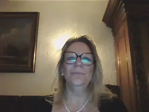 Snapshot of Silkesquirt chatting on 12-13-24, 07:15 Silkesquirt online show from 12-13-24, 07:15