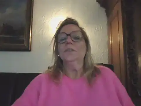 Snapshot of Silkesquirt chatting on 12-13-24, 02:38 Silkesquirt online show from 12-13-24, 02:38