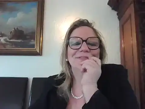 Snapshot of Silkesquirt chatting on 12-20-24, 11:21 Silkesquirt online show from 12-20-24, 11:21