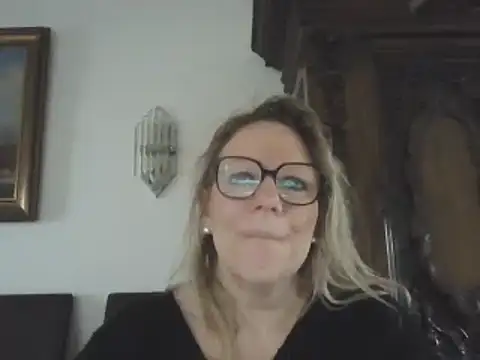 Snapshot of Silkesquirt chatting on 01-06-25, 09:52 Silkesquirt online show from 01-06-25, 09:52