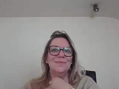 Snapshot of Silkesquirt chatting on 01-12-25, 01:16 Silkesquirt online show from 01-12-25, 01:16