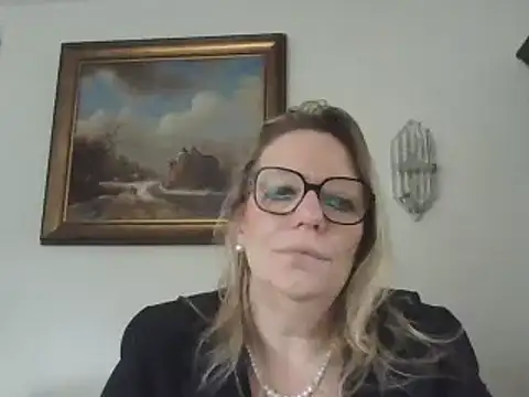Snapshot of Silkesquirt chatting on 01-14-25, 11:31 Silkesquirt online show from 01-14-25, 11:31