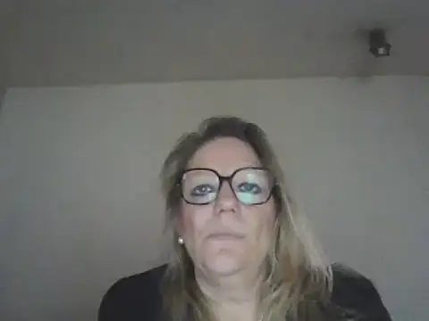 Snapshot of Silkesquirt chatting on 01-18-25, 09:13 Silkesquirt online show from 01-18-25, 09:13