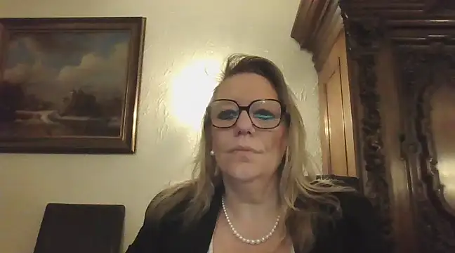Snapshot of Silkesquirt chatting on 01-20-25, 07:25 Silkesquirt online show from 01-20-25, 07:25