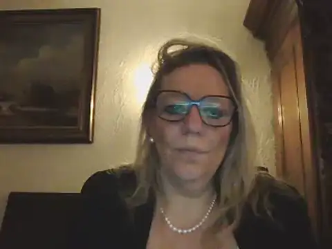 Snapshot of Silkesquirt chatting on 01-23-25, 06:49 Silkesquirt online show from 01-23-25, 06:49