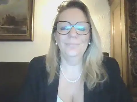 Snapshot of Silkesquirt chatting on 01-24-25, 07:51 Silkesquirt online show from 01-24-25, 07:51