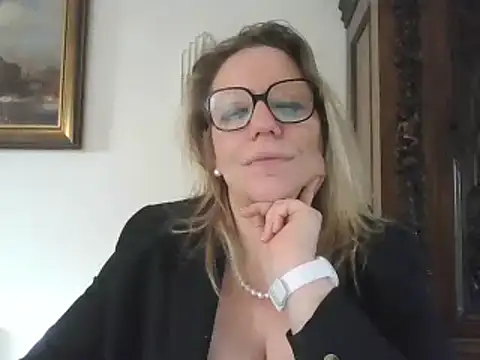 Snapshot of Silkesquirt chatting on 02-05-25, 02:48 Silkesquirt online show from 02-05-25, 02:48