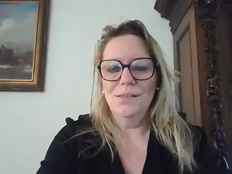 Snapshot of Silkesquirt chatting on 02-17-25, 11:13 Silkesquirt online show from 02-17-25, 11:13