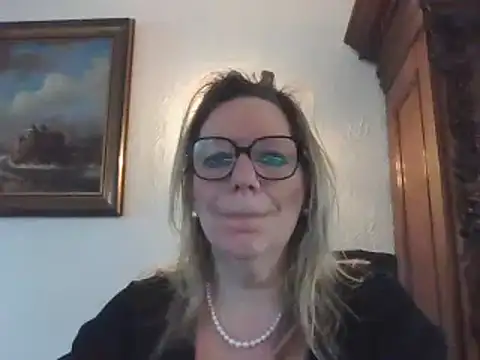 Snapshot of Silkesquirt chatting on 02-18-25, 07:54 Silkesquirt online show from 02-18-25, 07:54