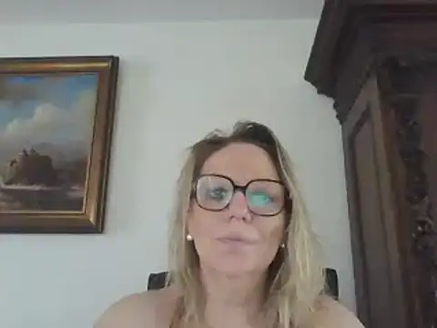 Snapshot of Silkesquirt chatting on 02-20-25, 10:37 Silkesquirt online show from 02-20-25, 10:37