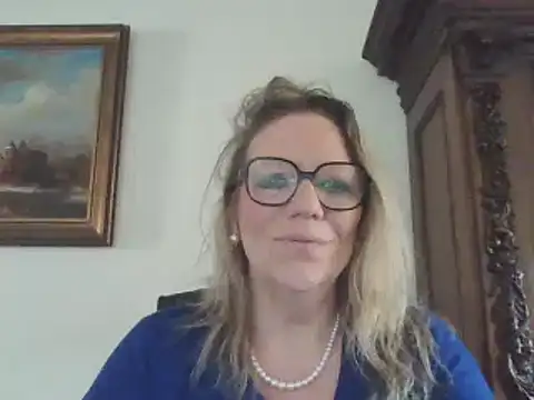 Snapshot of Silkesquirt chatting on 02-21-25, 07:56 Silkesquirt online show from 02-21-25, 07:56