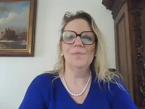 Snapshot of Silkesquirt chatting on 02-21-25, 12:17 Silkesquirt online show from 02-21-25, 12:17